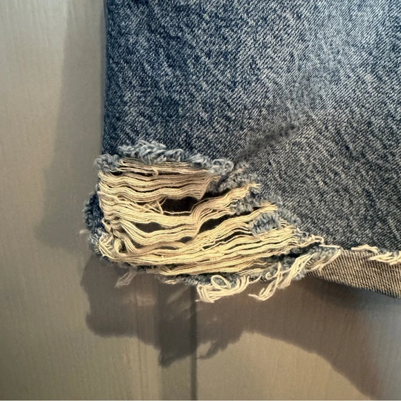 Zara High Rise Distressed Denim  Jean Shorts Size 8 Women's Blue Mom Cut Off EUC - Picture 6 of 16